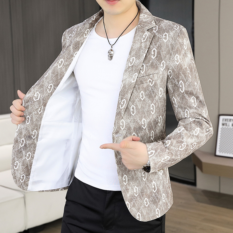 Men Formal Wear Fashion - เสื้อเบลเซอร์ผู้ชายแฟชั่นฤดูใบไม้ร่วง/ฤดูหนาวปี 2026 สำหรับงานแต่งงานกลางแจ้ง ทรงเข้ารูป พิมพ์ลายตัวอักษร สไตล์ลำลองแบบเกาหลี